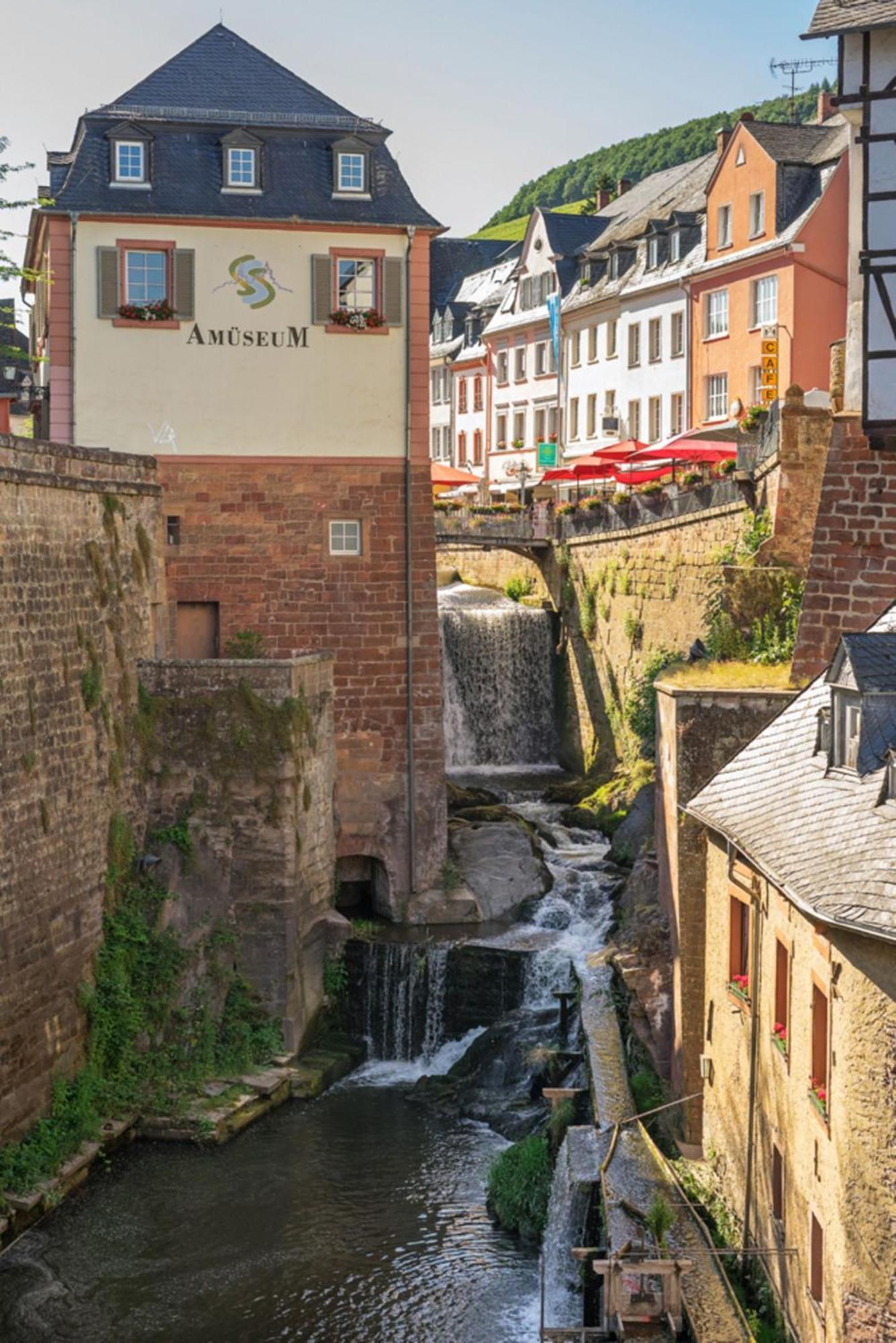 Luxurioese Ferienwohnung Mit Wellness Oase Saarburg Exterior foto